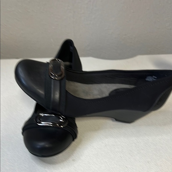 Wear ever Black Flats with Silver Detail - Picture 4 of 6